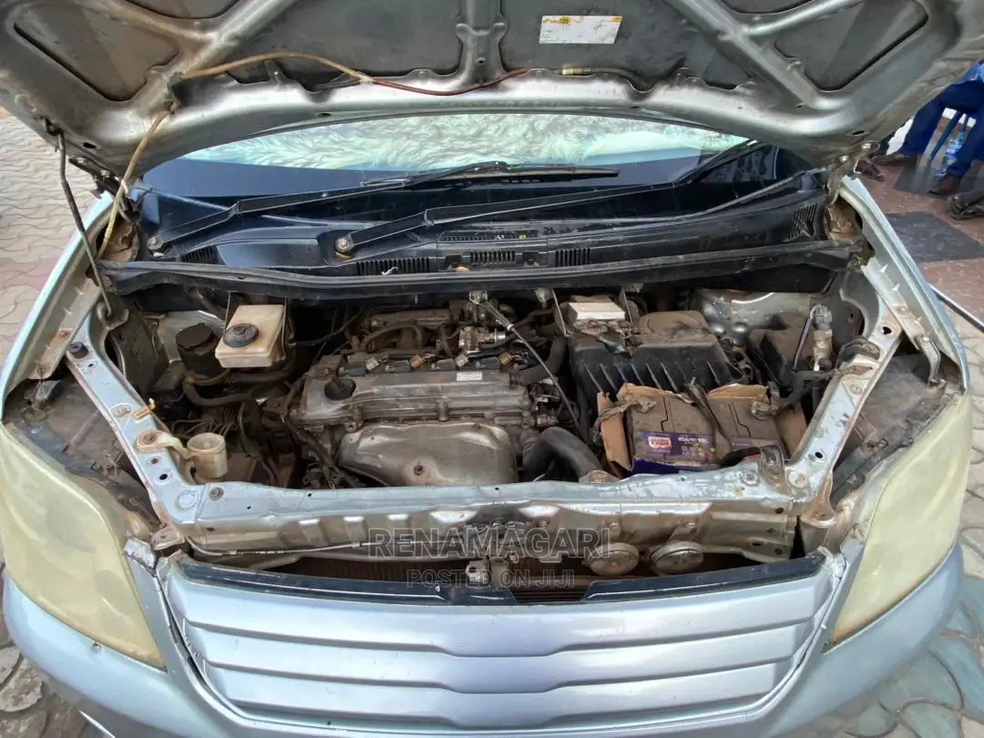 Toyota Noah 2005 Silver