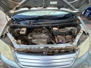 Toyota Noah 2005 Silver