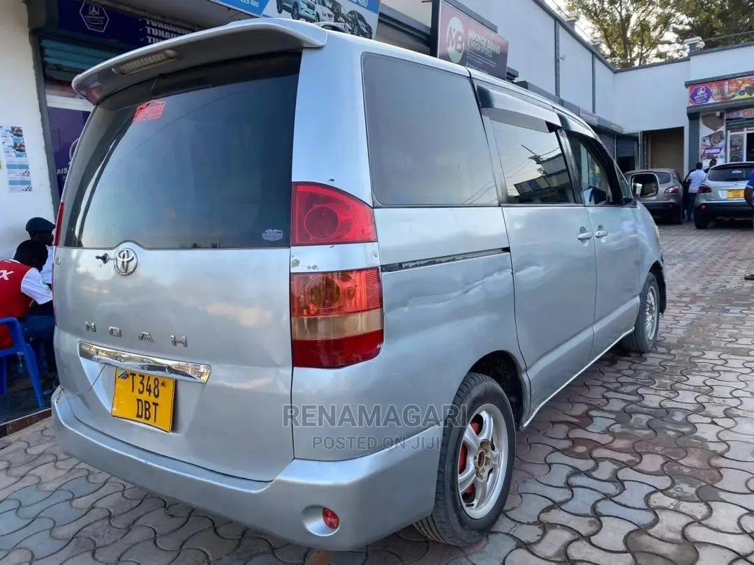 Toyota Noah 2005 Silver