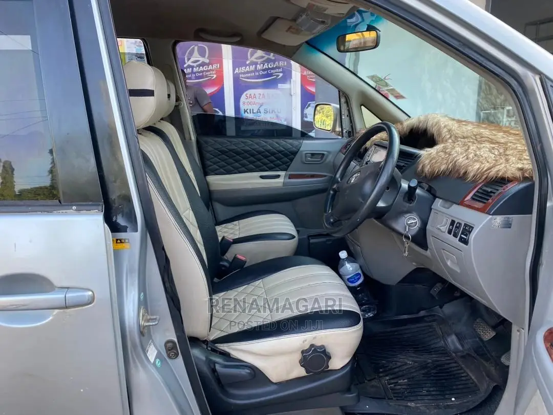 Toyota Noah 2005 Silver