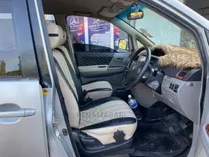 Toyota Noah 2005 Silver