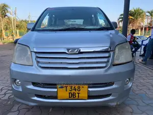 Toyota Noah 2005 Silver