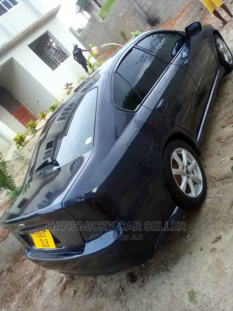 Subaru Legacy 2004 Black