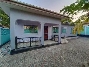 Photo - 3bdrm Bungalow in Kimara Suka for Rent