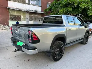 Toyota Hilux 2017 Gray