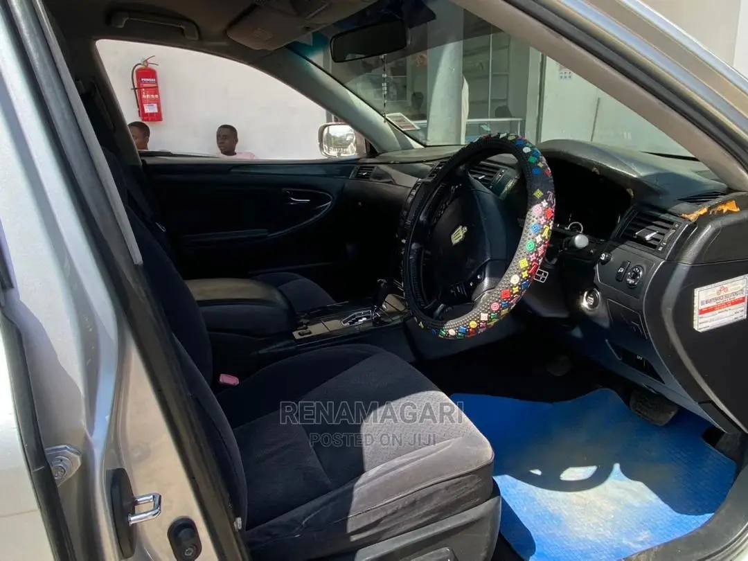Toyota Crown 2005 Silver