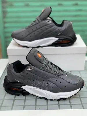 Sneakers Nike Gray