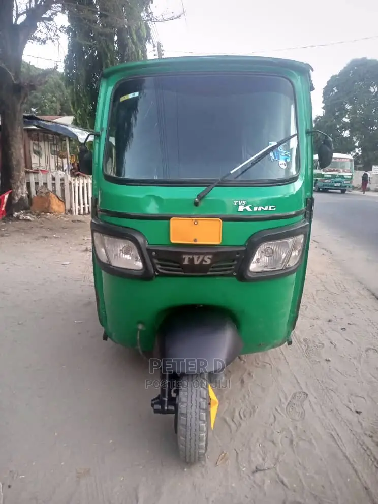 TVS Apache 160 4V 2022 Orange