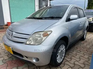 Toyota IST 2004 Silver