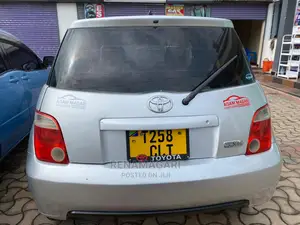 Toyota IST 2004 Silver