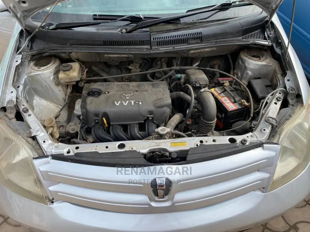 Toyota IST 2004 Silver