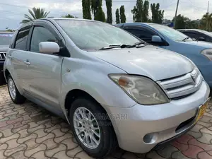 Toyota IST 2004 Silver