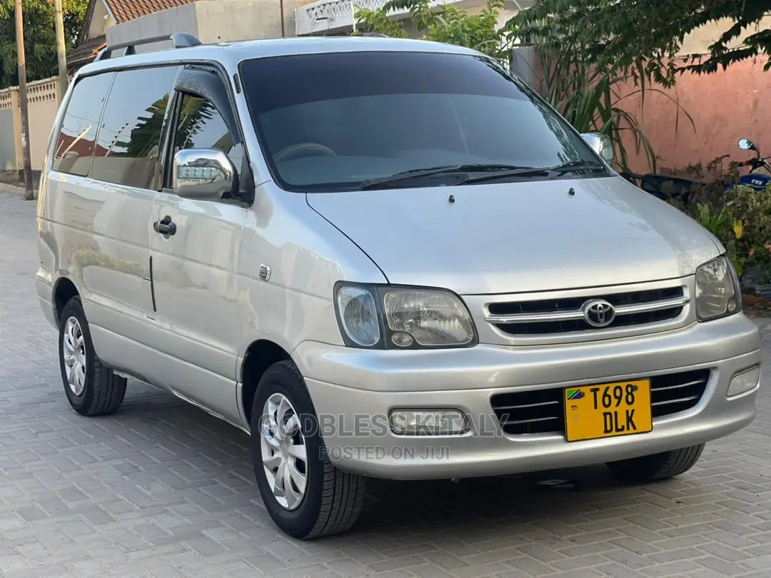 Toyota Noah 2001 Silver