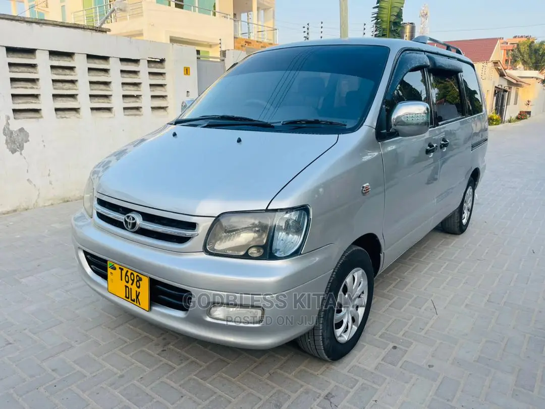 Toyota Noah 2001 Silver