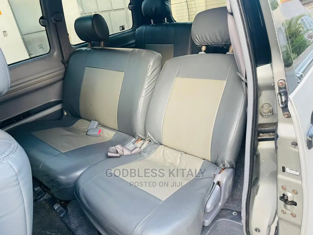 Toyota Noah 2001 Silver