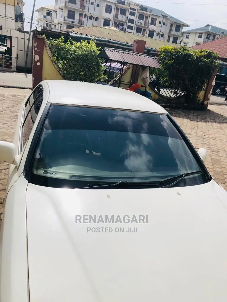 Toyota Cresta 2001 White