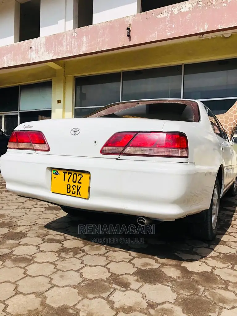 Toyota Cresta 2001 White