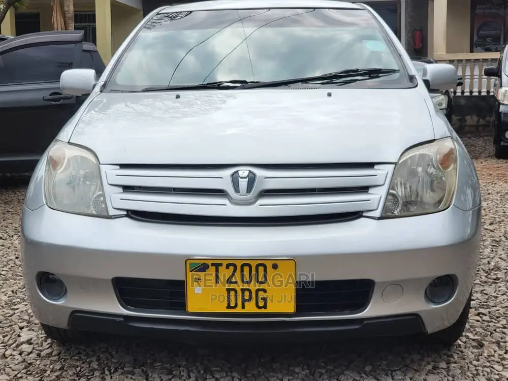Toyota IST 2005 Silver