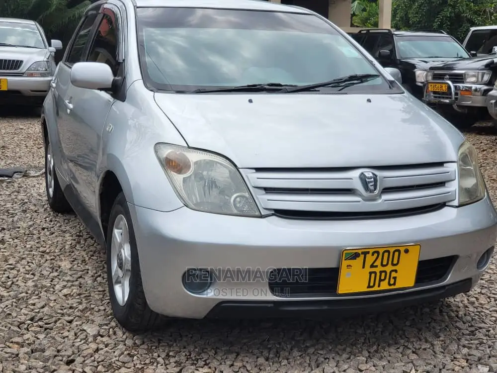 Toyota IST 2005 Silver