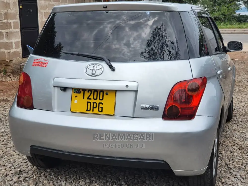 Toyota IST 2005 Silver