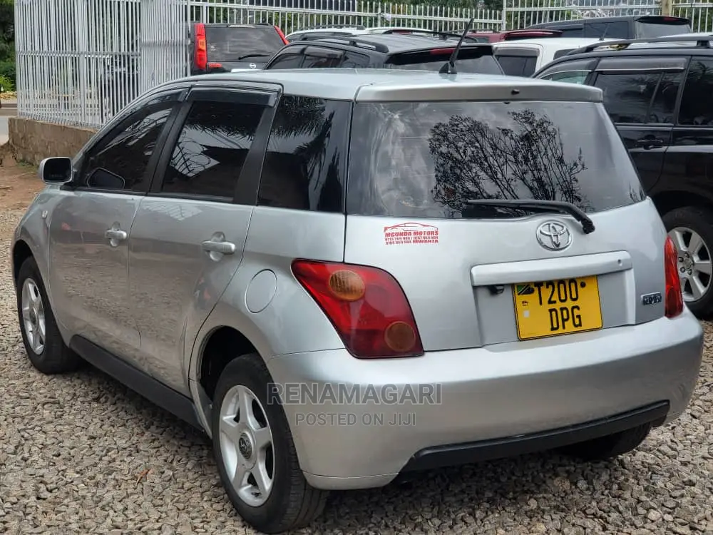 Toyota IST 2005 Silver