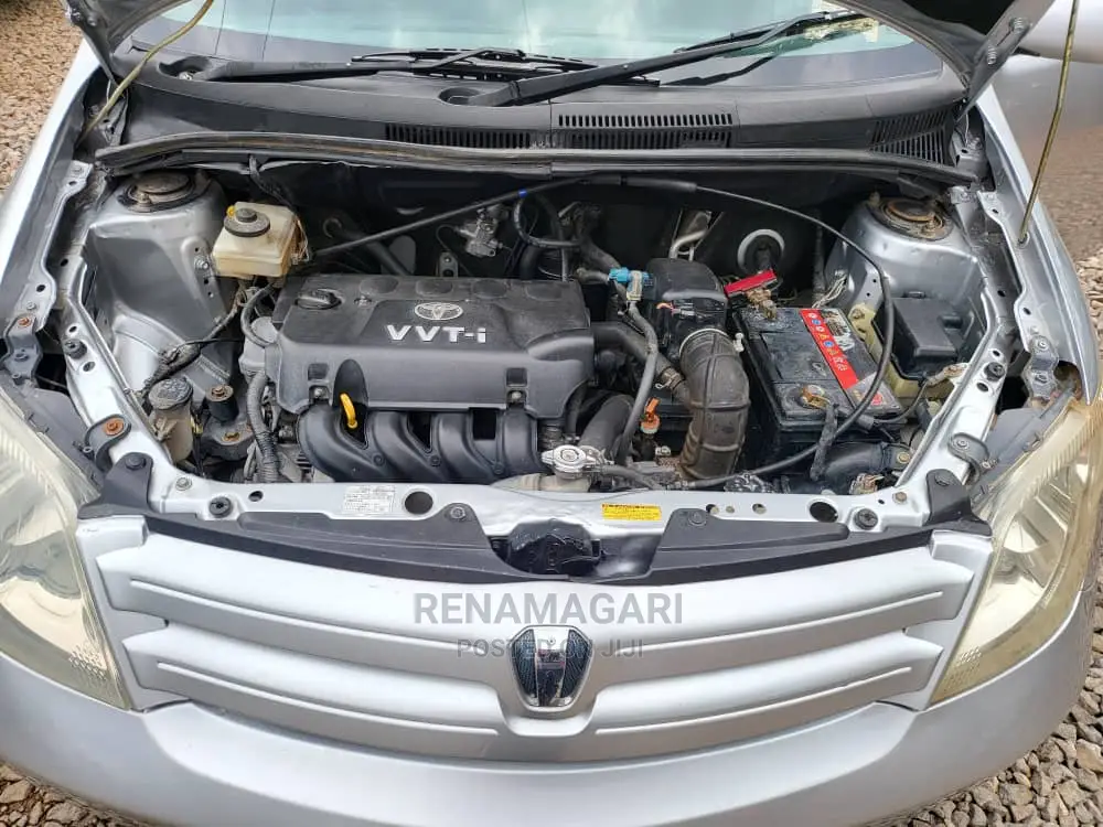 Toyota IST 2005 Silver