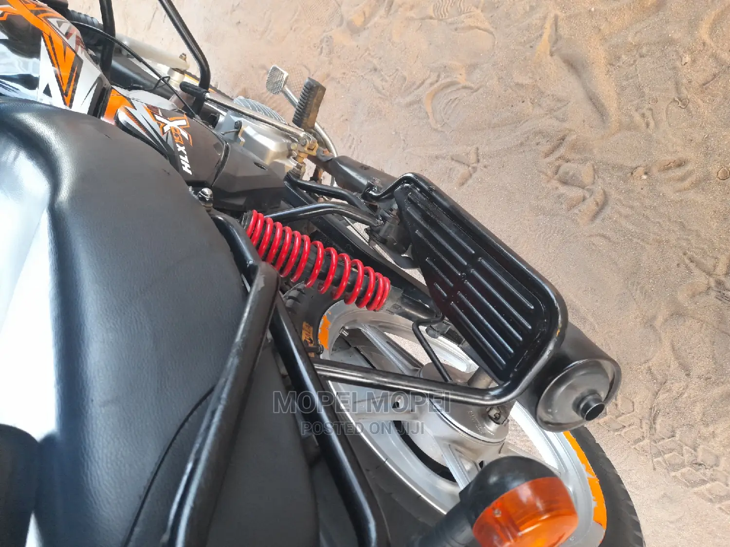 TVS HLX Plus ES 2021 Yellow