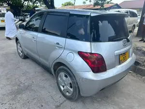 Toyota IST 2004 Silver