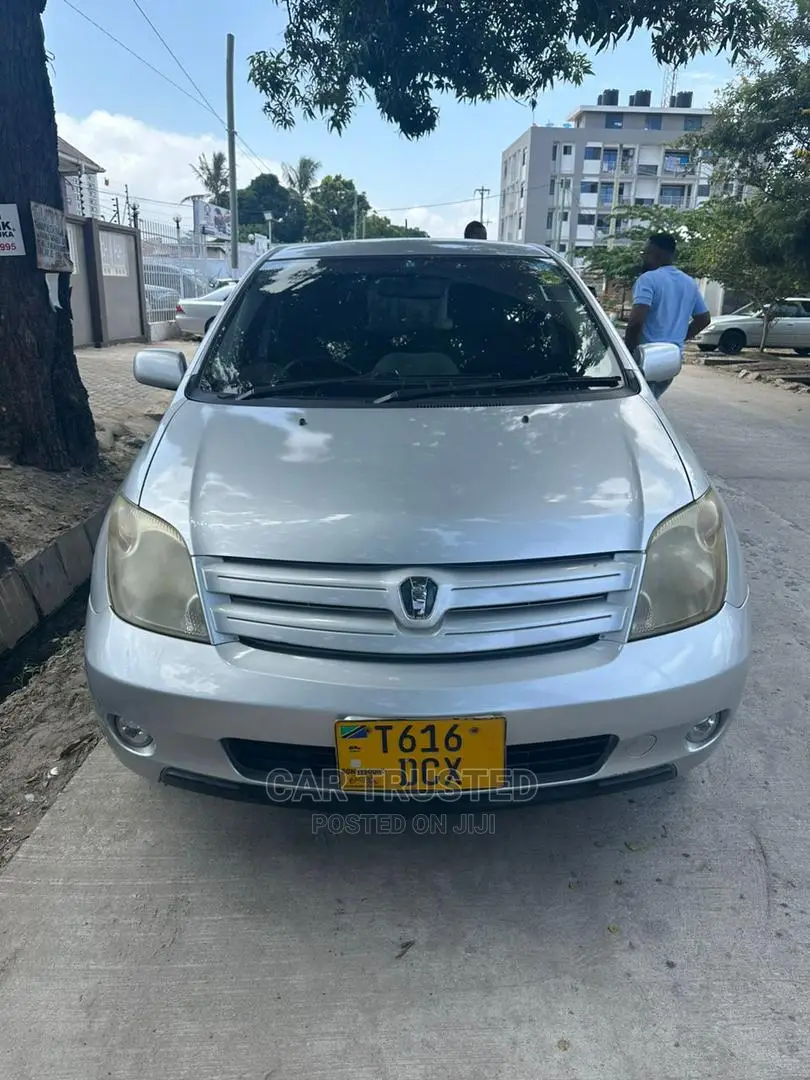 Toyota IST 2004 Silver