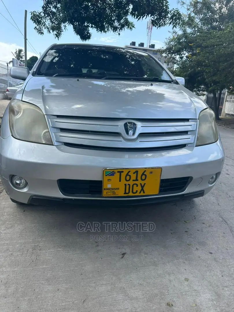 Toyota IST 2004 Silver