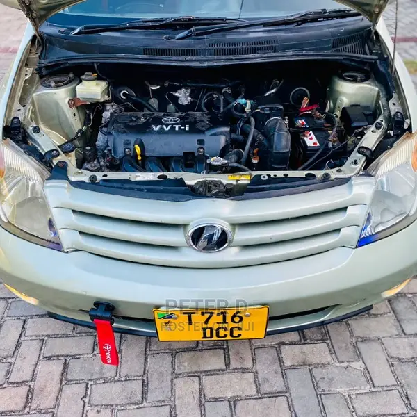 Toyota IST 2005 Silver