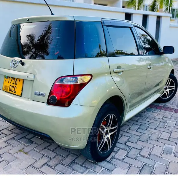Toyota IST 2005 Silver