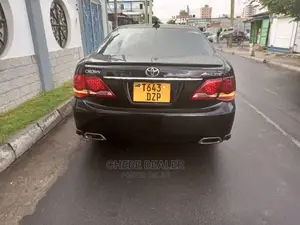 Toyota Crown 2010 Black