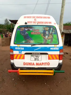 Toyota HiAce Siyaya 2004 White