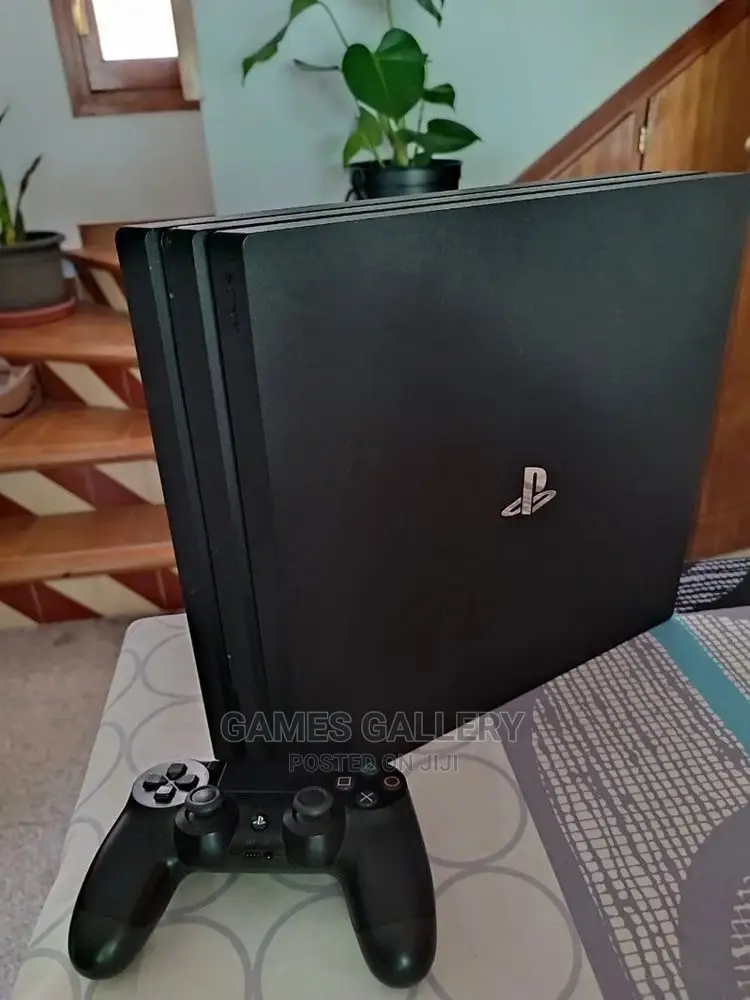 Ps4 PRO Console + 12 Games