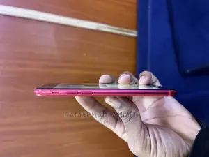 Apple iPhone SE (2020) 64 GB Red