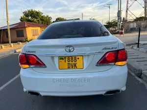 Toyota Crown 2010 White