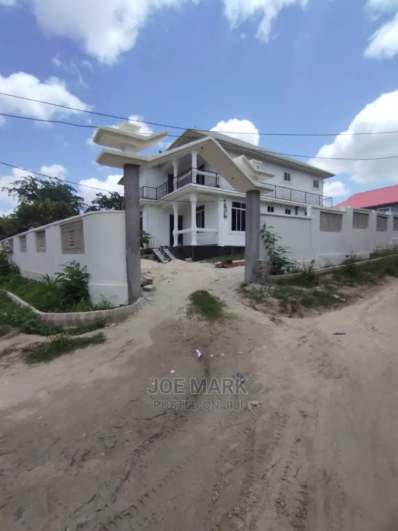 4bdrm Mansion in Mark Real Estate, Kimara for Sale