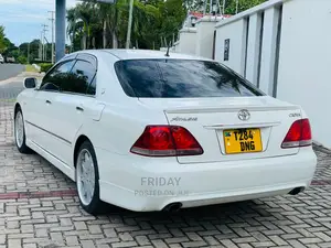 Toyota Crown 2006 White