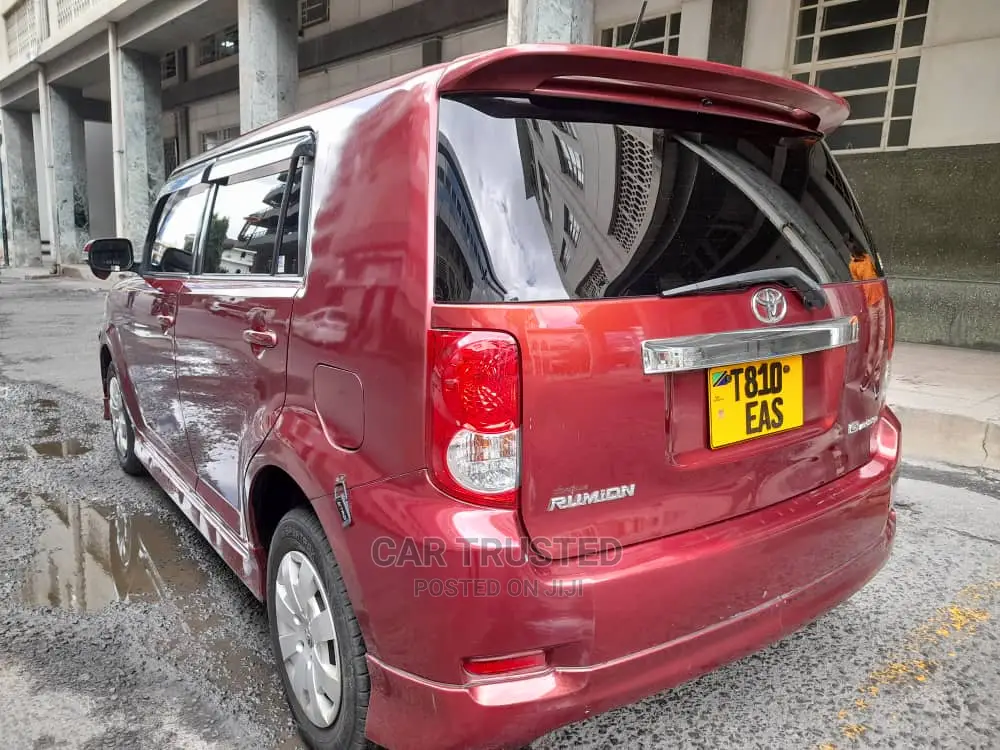 Toyota Rumion 1.5 FWD 2021 Red