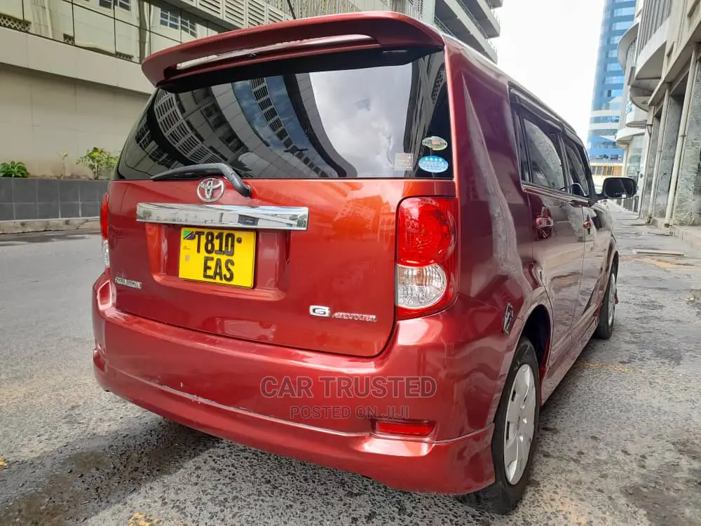 Toyota Rumion 1.5 FWD 2021 Red