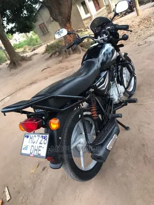 Bajaj Avenger 180 2022 Black