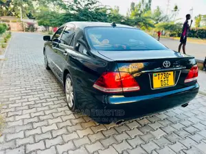 Toyota Crown Royale 2005 Black