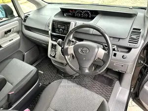 Toyota Noah 2.0 143hp AWD (7 Seater) 2010 Black