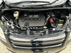 Toyota Noah 2.0 143hp AWD (7 Seater) 2010 Black