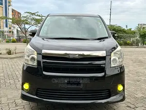 Toyota Noah 2.0 143hp AWD (7 Seater) 2010 Black