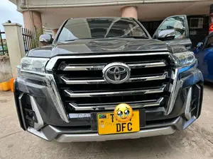 Toyota Land Cruiser 4.6 V8 GX 2018 Gray