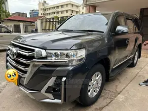 Toyota Land Cruiser 4.6 V8 GX 2018 Gray