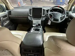 Toyota Land Cruiser 4.6 V8 GX 2018 Gray