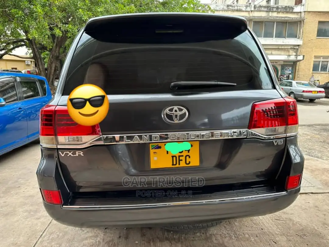 Toyota Land Cruiser 4.6 V8 GX 2018 Gray